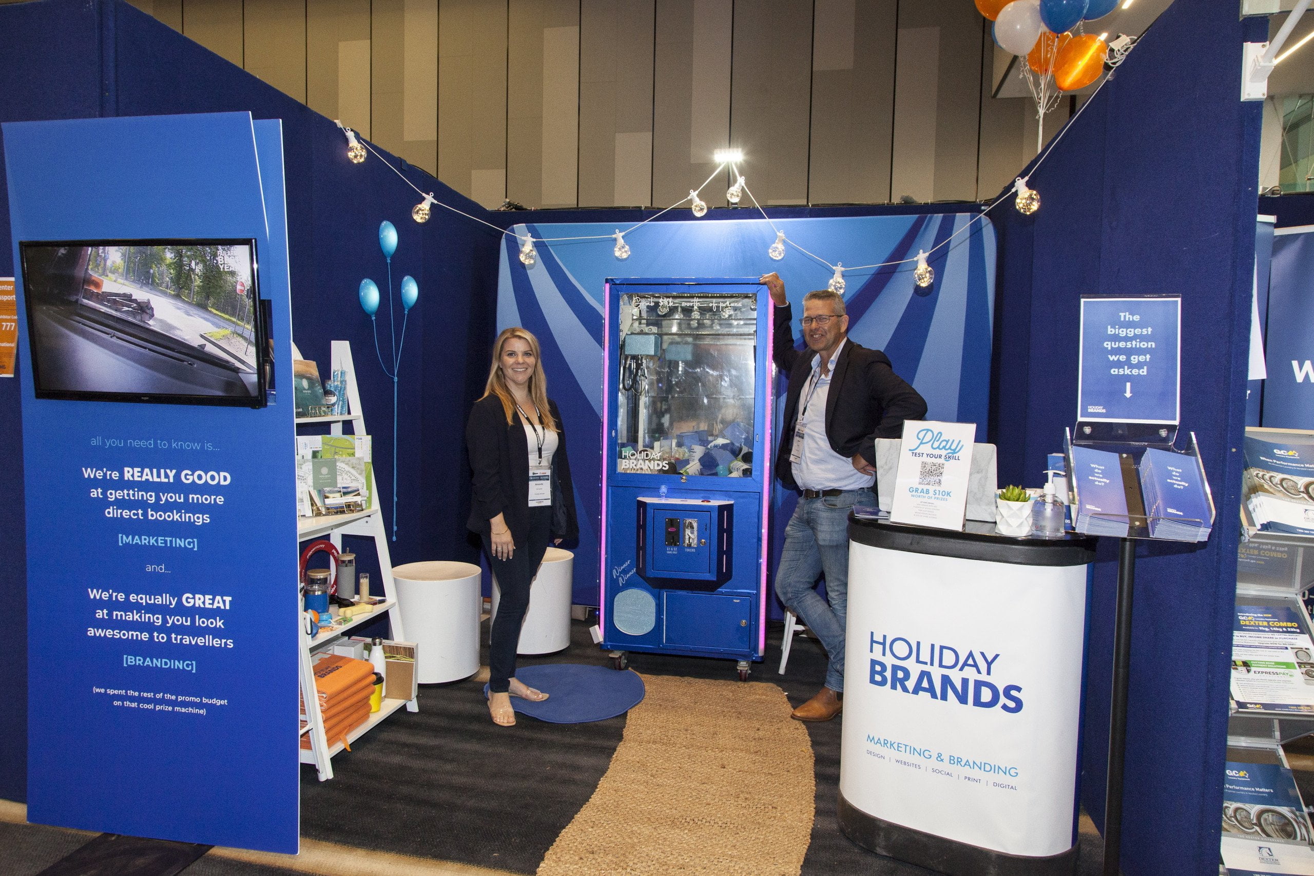 Holiday Brands - Claw Machine - Conference Stand - Caravan Industry 2022